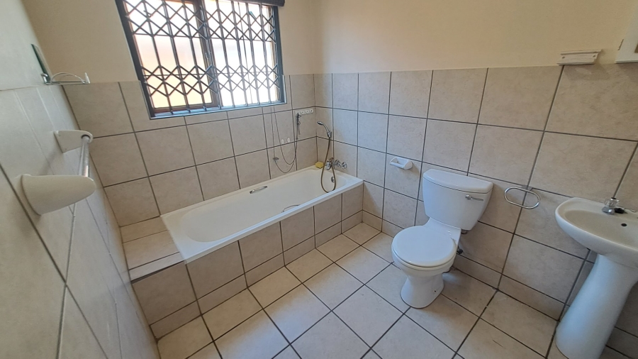 2 Bedroom Property for Sale in Langenhovenpark Free State